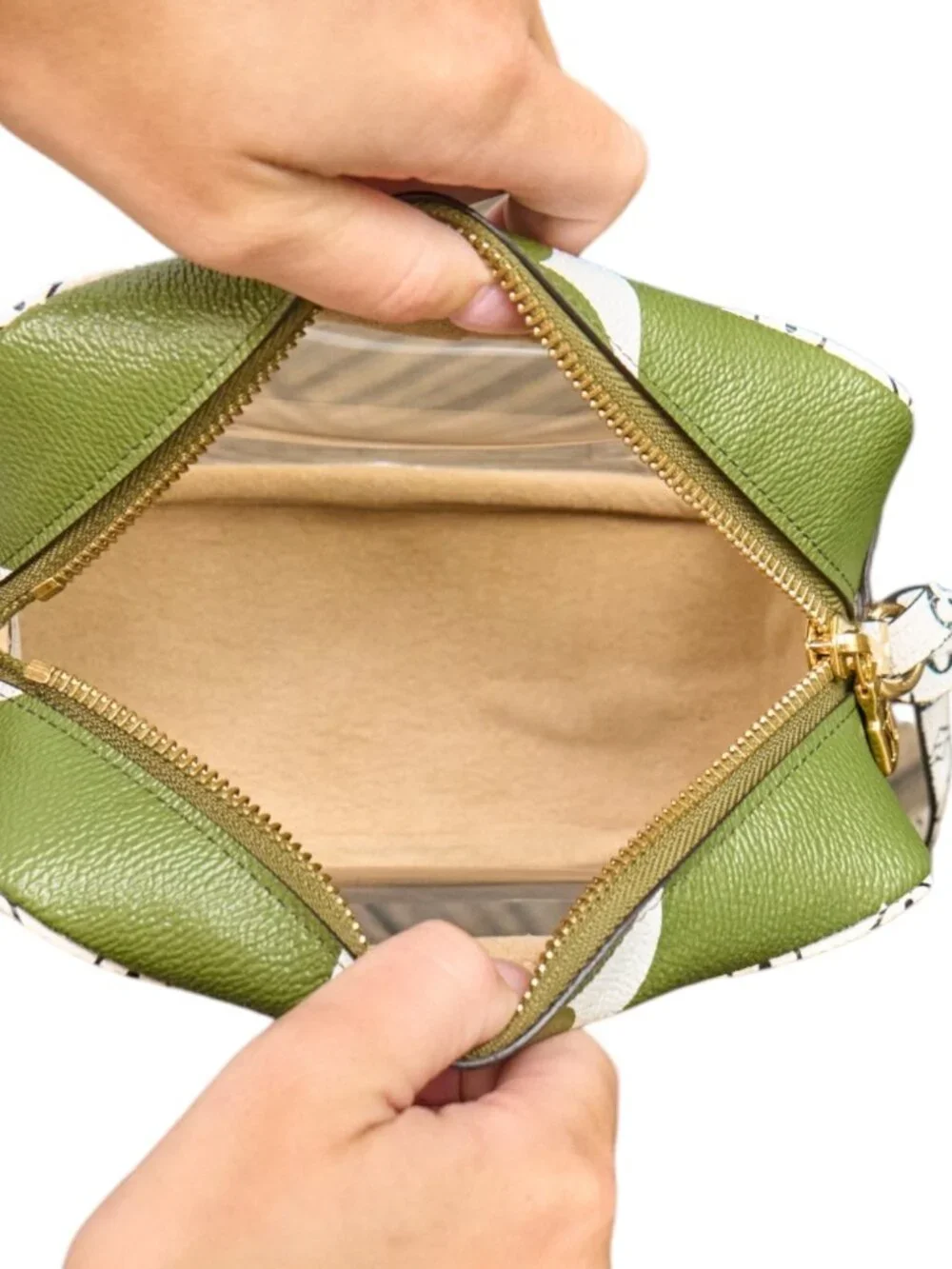Louis Vuitton Beach Pouch Monogram Giant Khaki/White